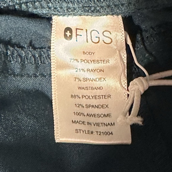 NWT Figs Caribbean Blue Small Scrub Set.  Kade Cargo Pants, Casma 3 Pocket Top - Picture 4 of 9